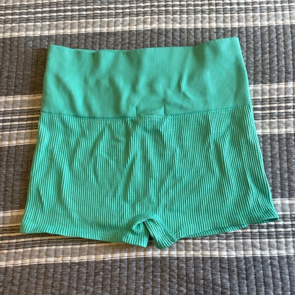 Colsie Ribbed Bike Shorts - Picture 3 of 3